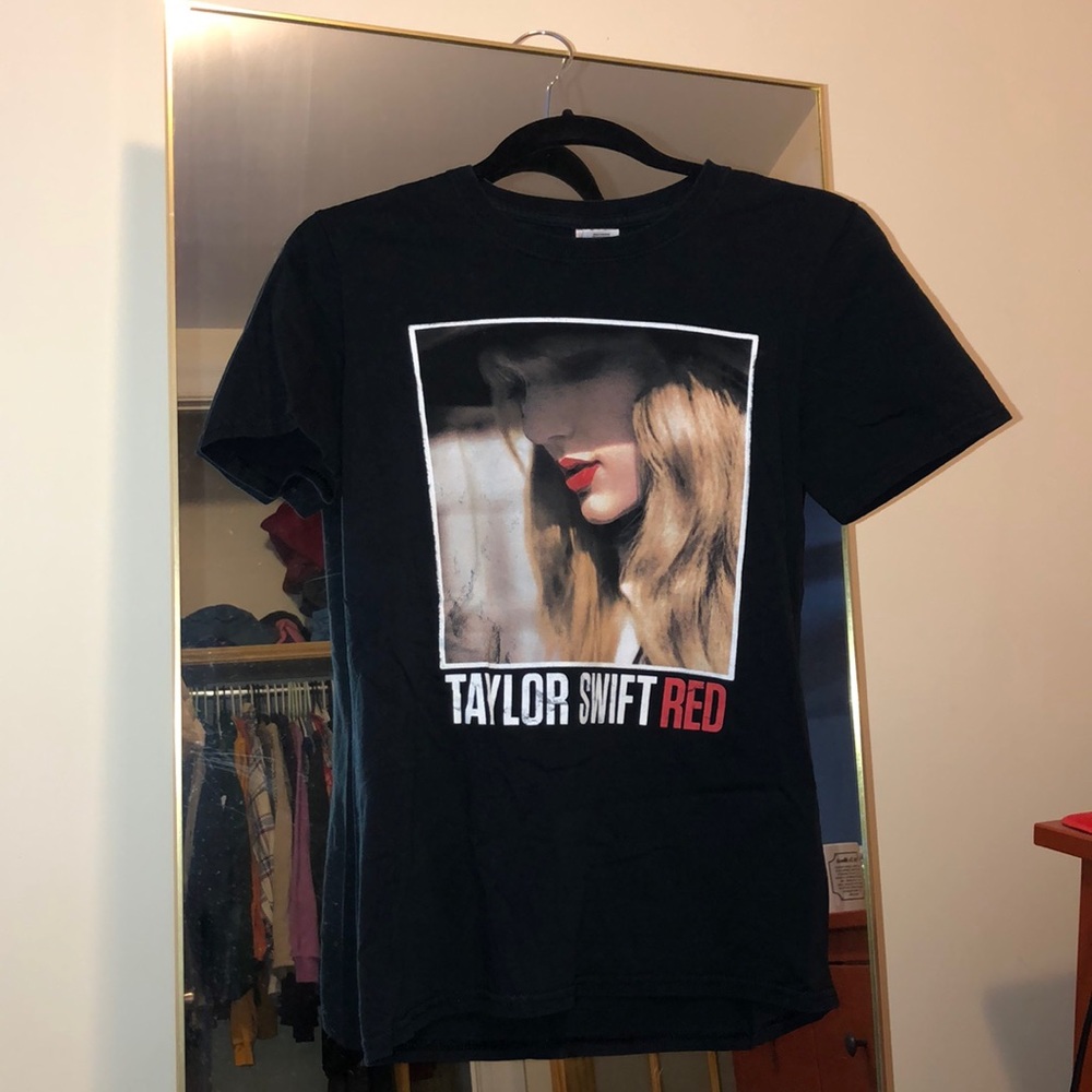 Taylor Swift Red official tour T-shirt